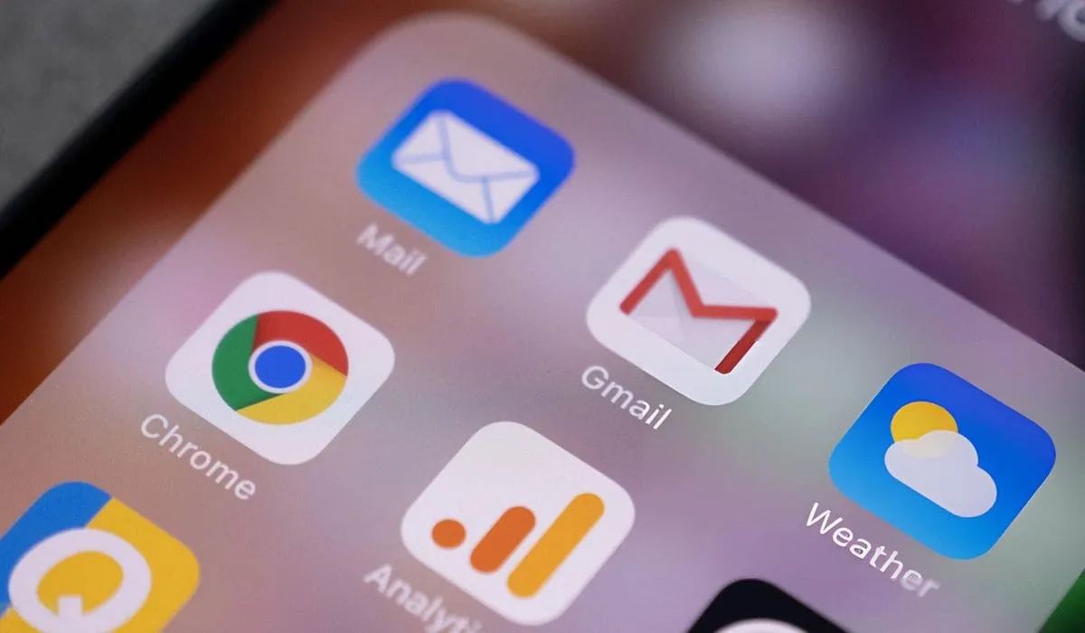 Icônes des applications Mail et Gmail sur un écran mobile.
